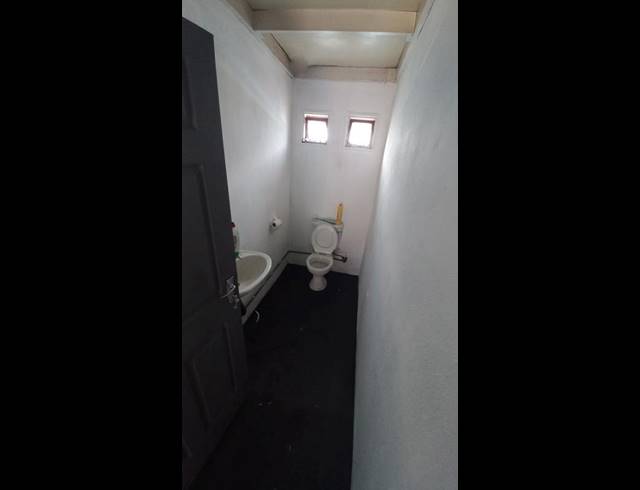 BUSINESS PROPERTY TO RENT IN CLAREMONT